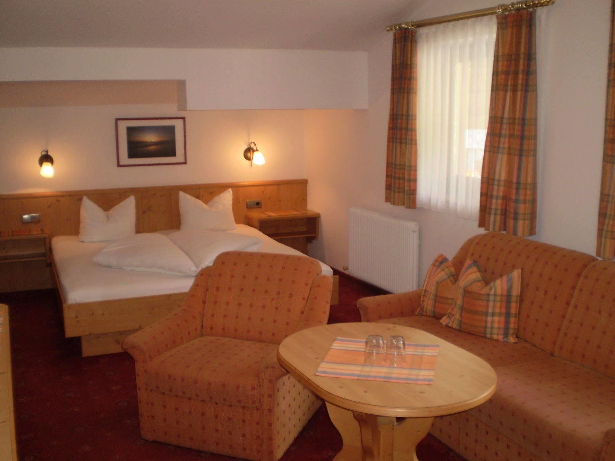 Apart Hotel Garni Strasser เซลล์ อัม ซิลลา ภายนอก รูปภาพ
