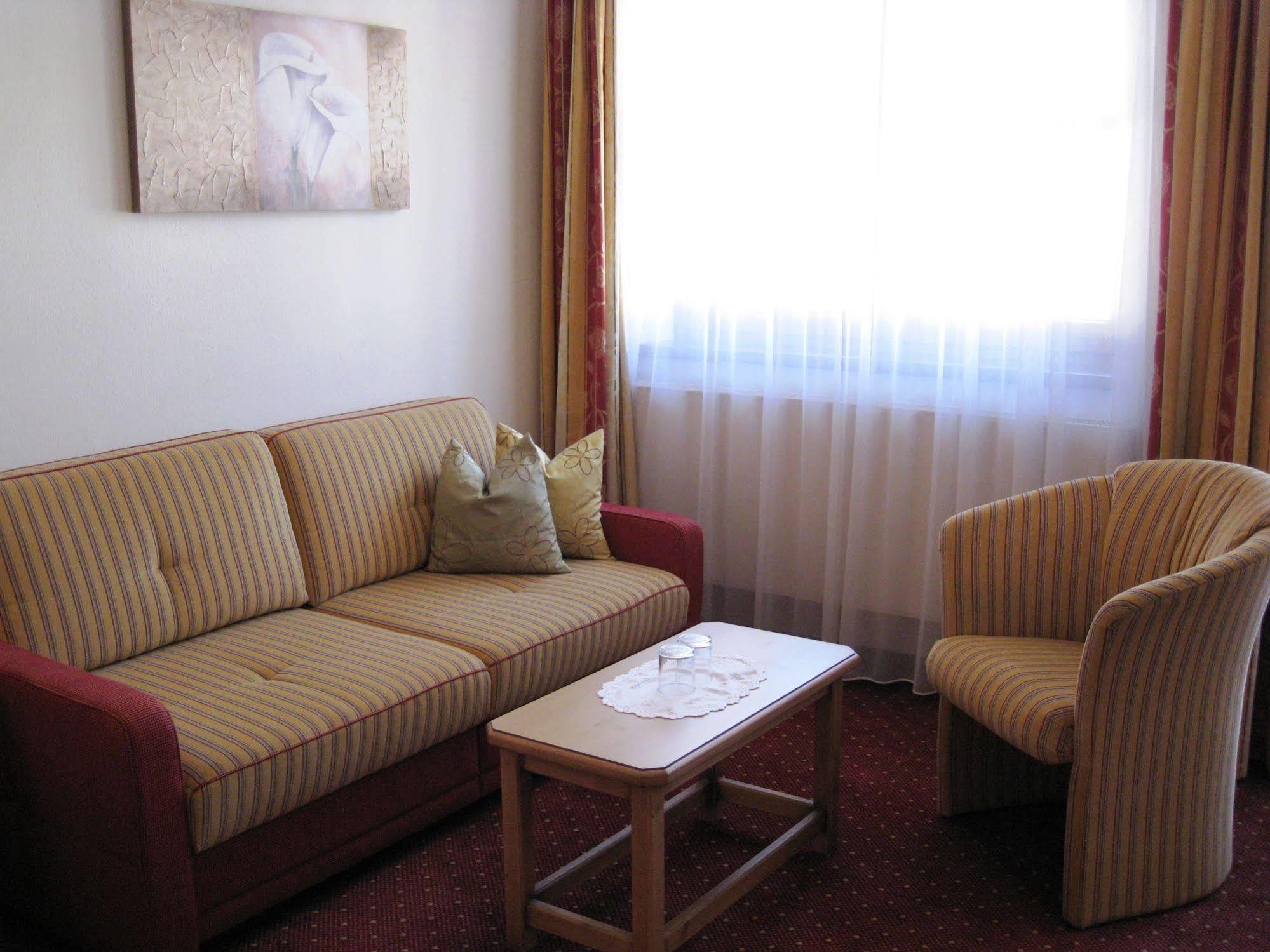 Apart Hotel Garni Strasser เซลล์ อัม ซิลลา ภายนอก รูปภาพ