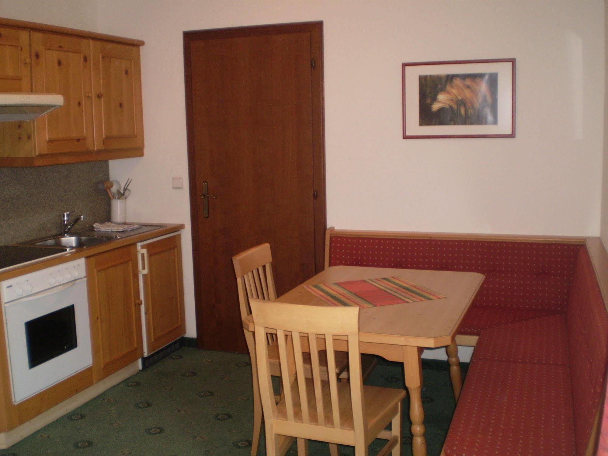 Apart Hotel Garni Strasser เซลล์ อัม ซิลลา ภายนอก รูปภาพ